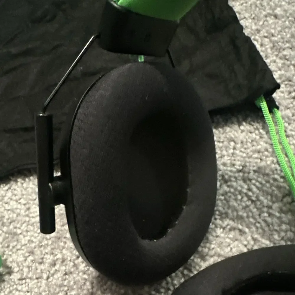 Razer BlackShark V2 SE Wired USB Over-Ear Headset Boom Mic Black/Green